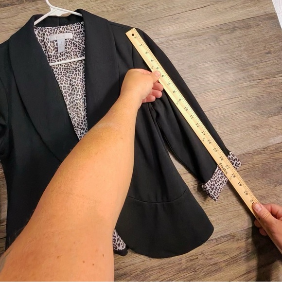 Chico's Elegant Black Blazer Jacket with Animal Print Leopard Accents - Picture 6 of 6